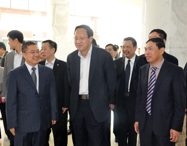 9.全国人大常委副委员长张宝文调研ub8官网大学生就业创业情况.JPG